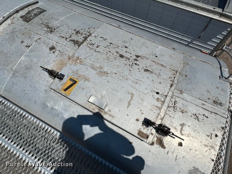 image for item DS8359 1987 Ledwell LW40APW  feed delivery trailer