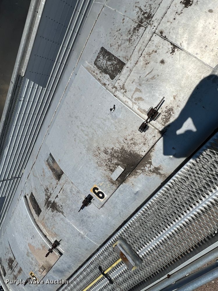 image for item DS8359 1987 Ledwell LW40APW  feed delivery trailer