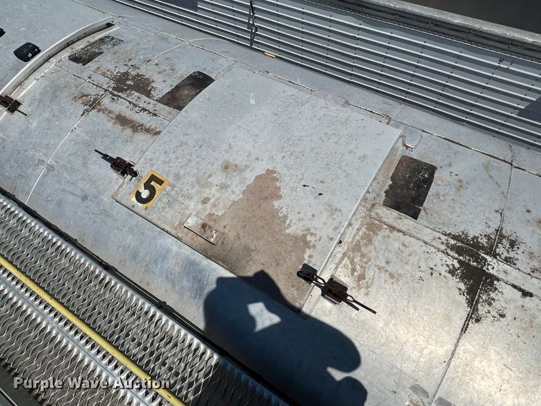 image for item DS8359 1987 Ledwell LW40APW  feed delivery trailer