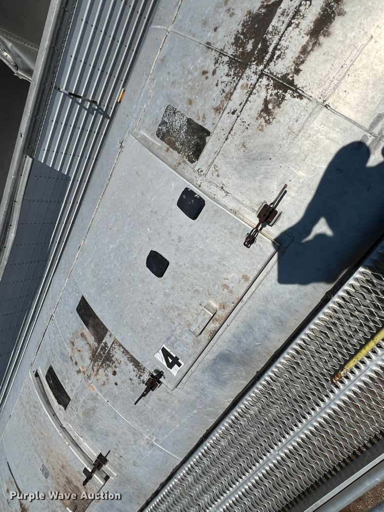 image for item DS8359 1987 Ledwell LW40APW  feed delivery trailer