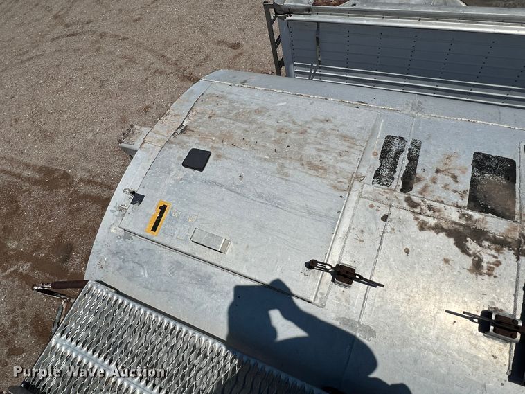 image for item DS8359 1987 Ledwell LW40APW  feed delivery trailer