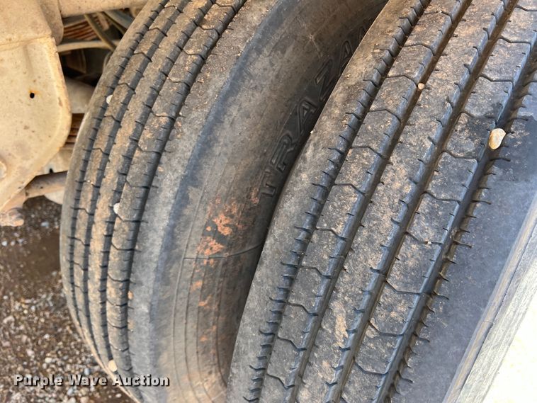 image for item DS8359 1987 Ledwell LW40APW  feed delivery trailer