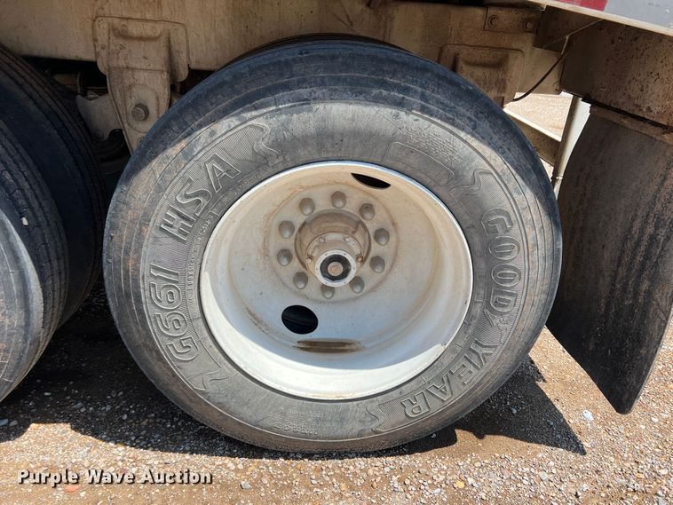 image for item DS8359 1987 Ledwell LW40APW  feed delivery trailer