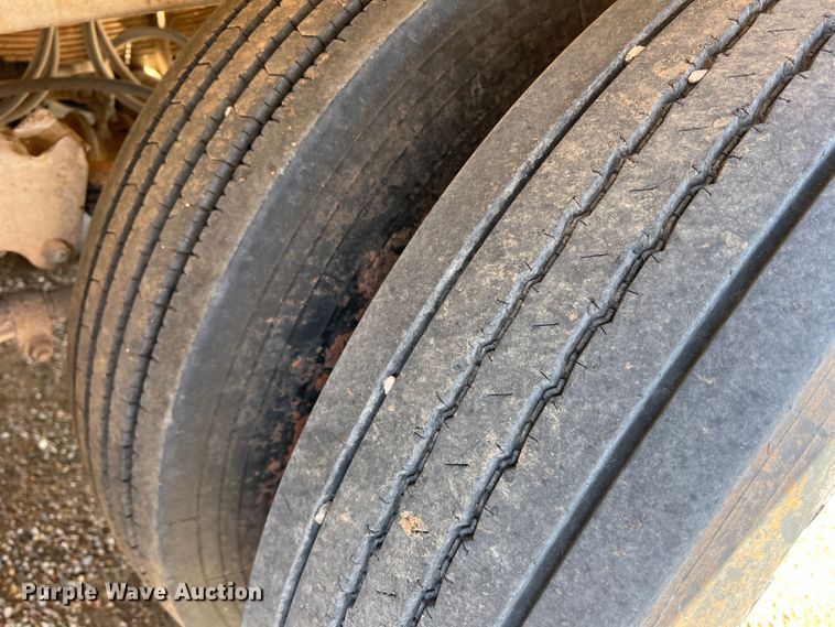 image for item DS8359 1987 Ledwell LW40APW  feed delivery trailer