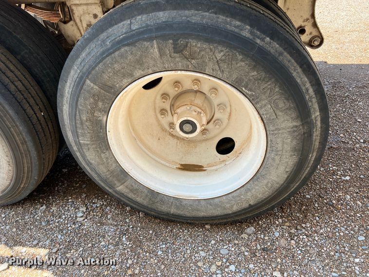 image for item DS8359 1987 Ledwell LW40APW  feed delivery trailer