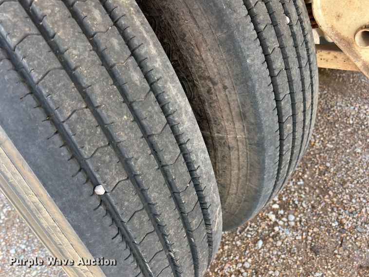 image for item DS8359 1987 Ledwell LW40APW  feed delivery trailer