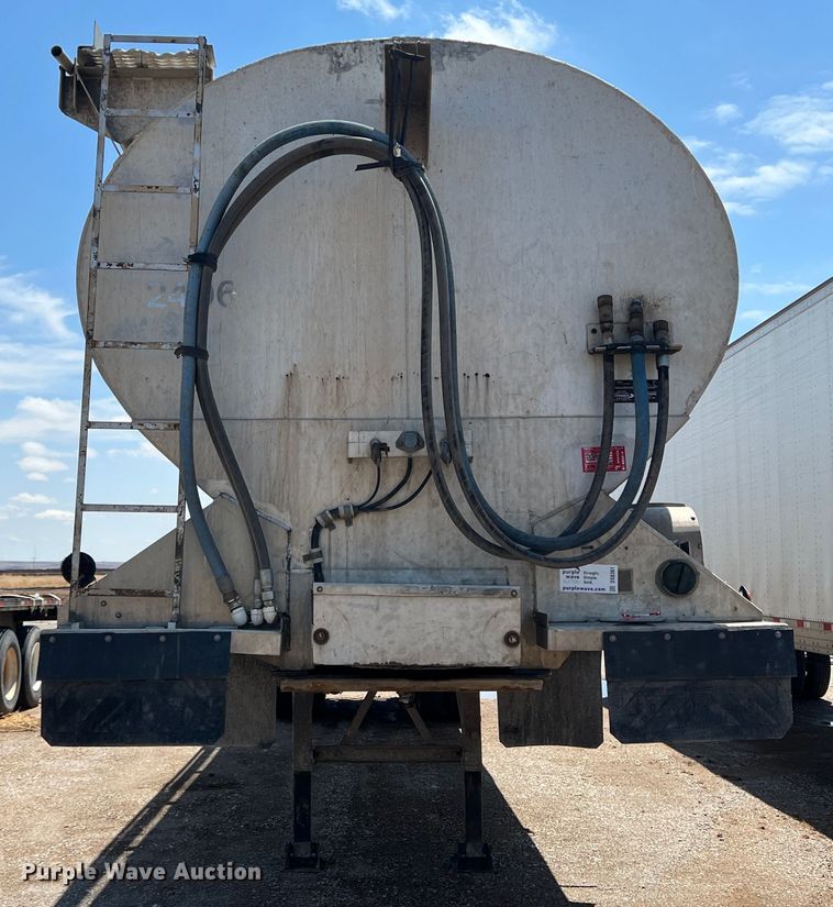 image for item DS8361 2009 Ledwell LW40APWRMFG  feed delivery trailer