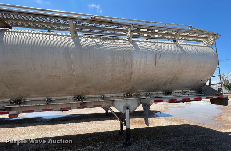 image for item DS8361 2009 Ledwell LW40APWRMFG  feed delivery trailer