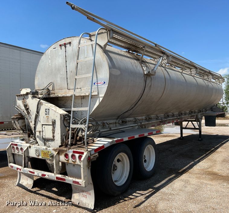 image for item DS8361 2009 Ledwell LW40APWRMFG  feed delivery trailer