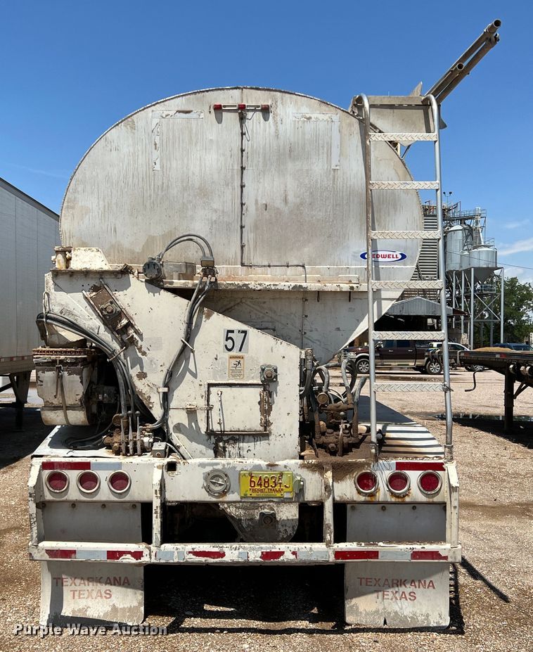 image for item DS8361 2009 Ledwell LW40APWRMFG  feed delivery trailer