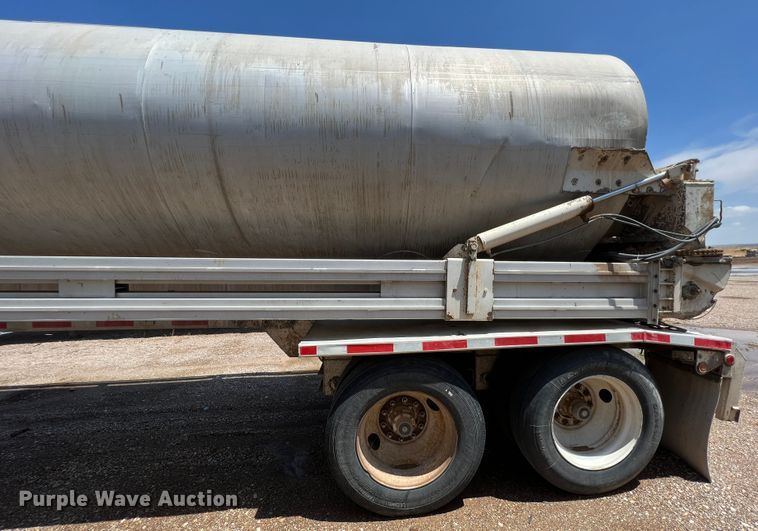 image for item DS8361 2009 Ledwell LW40APWRMFG  feed delivery trailer