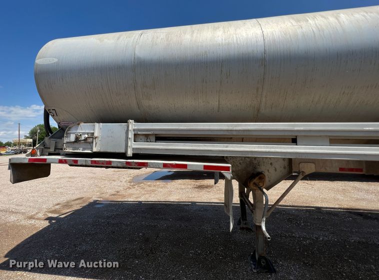 image for item DS8361 2009 Ledwell LW40APWRMFG  feed delivery trailer