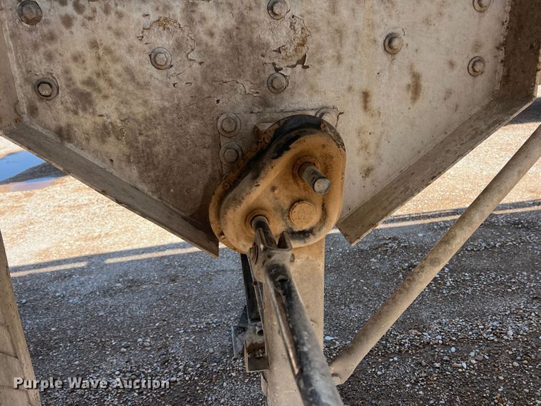 image for item DS8361 2009 Ledwell LW40APWRMFG  feed delivery trailer