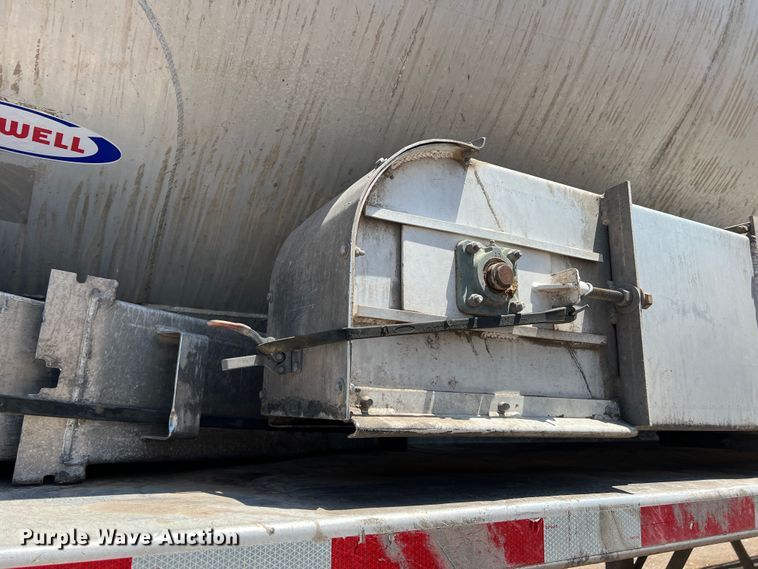 image for item DS8361 2009 Ledwell LW40APWRMFG  feed delivery trailer