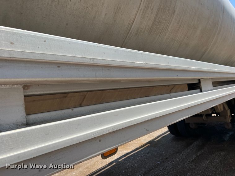 image for item DS8361 2009 Ledwell LW40APWRMFG  feed delivery trailer