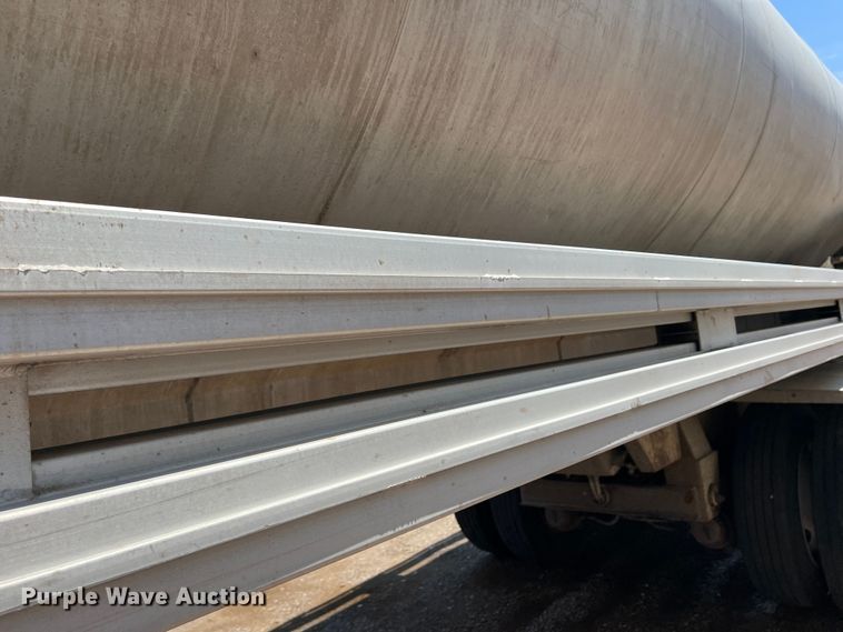 image for item DS8361 2009 Ledwell LW40APWRMFG  feed delivery trailer