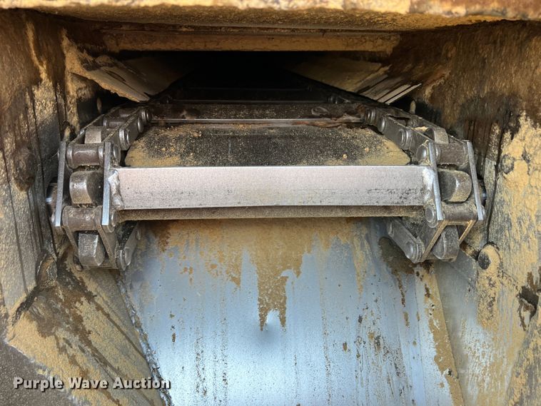 image for item DS8361 2009 Ledwell LW40APWRMFG  feed delivery trailer