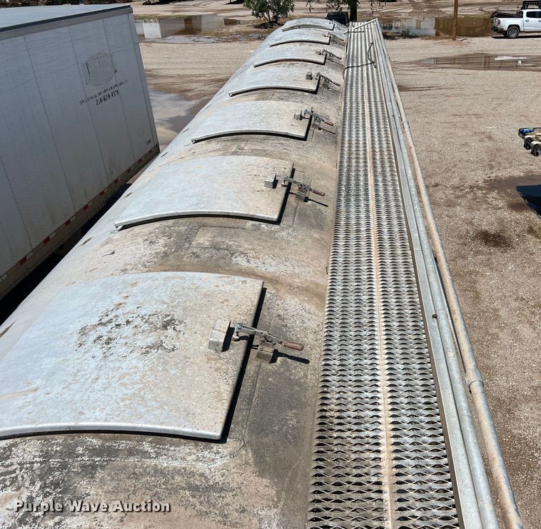 image for item DS8361 2009 Ledwell LW40APWRMFG  feed delivery trailer