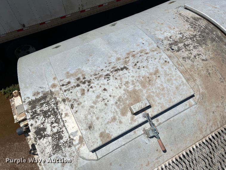 image for item DS8361 2009 Ledwell LW40APWRMFG  feed delivery trailer