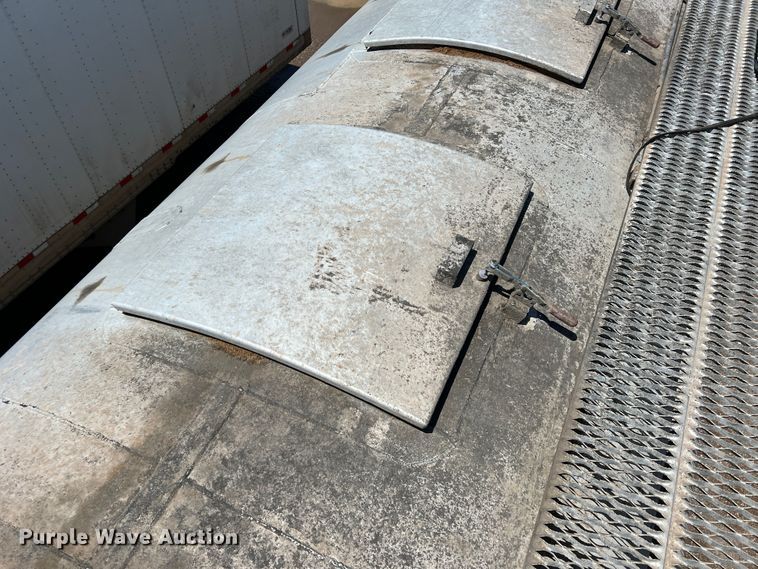 image for item DS8361 2009 Ledwell LW40APWRMFG  feed delivery trailer