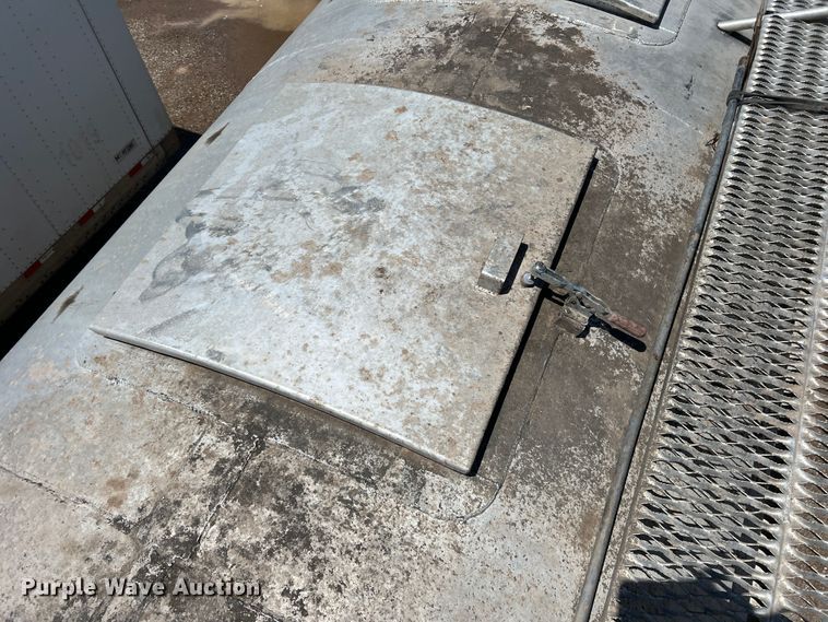 image for item DS8361 2009 Ledwell LW40APWRMFG  feed delivery trailer