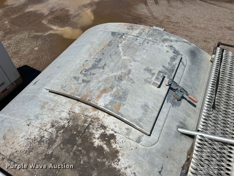 image for item DS8361 2009 Ledwell LW40APWRMFG  feed delivery trailer