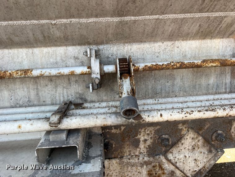 image for item DS8361 2009 Ledwell LW40APWRMFG  feed delivery trailer