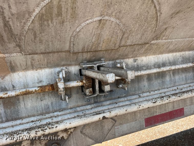 image for item DS8361 2009 Ledwell LW40APWRMFG  feed delivery trailer