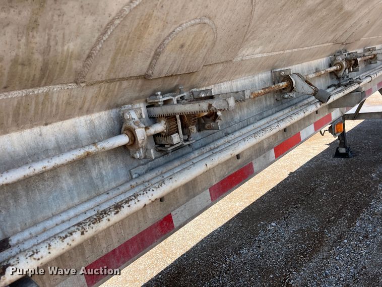 image for item DS8361 2009 Ledwell LW40APWRMFG  feed delivery trailer