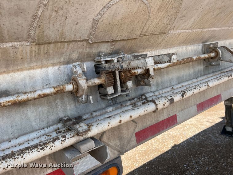 image for item DS8361 2009 Ledwell LW40APWRMFG  feed delivery trailer