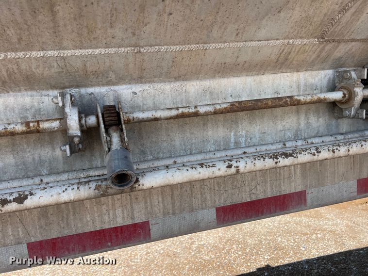 image for item DS8361 2009 Ledwell LW40APWRMFG  feed delivery trailer