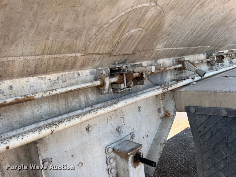 image for item DS8361 2009 Ledwell LW40APWRMFG  feed delivery trailer