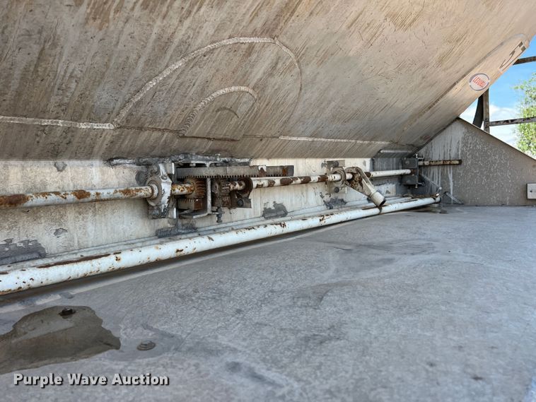 image for item DS8361 2009 Ledwell LW40APWRMFG  feed delivery trailer