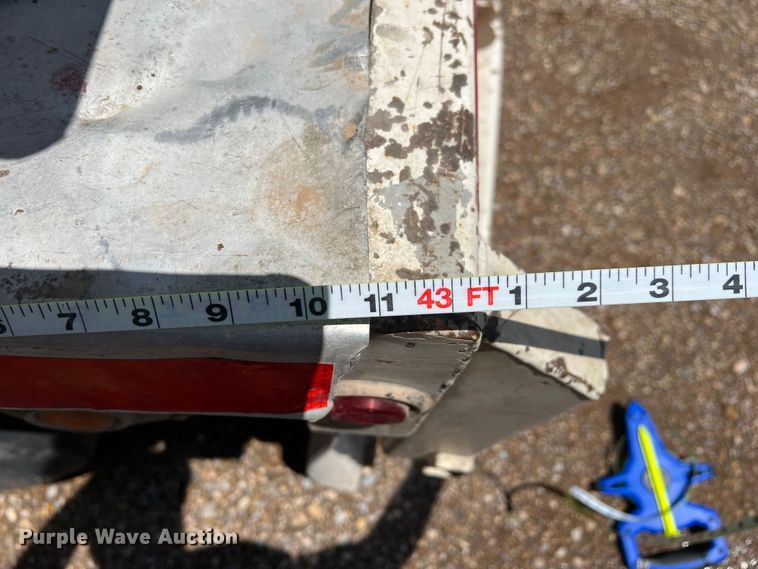 image for item DS8361 2009 Ledwell LW40APWRMFG  feed delivery trailer