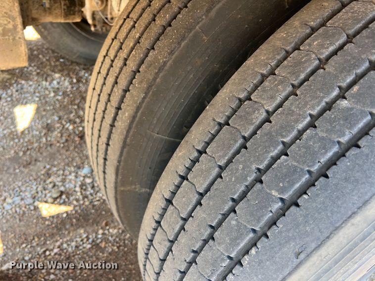 image for item DS8361 2009 Ledwell LW40APWRMFG  feed delivery trailer