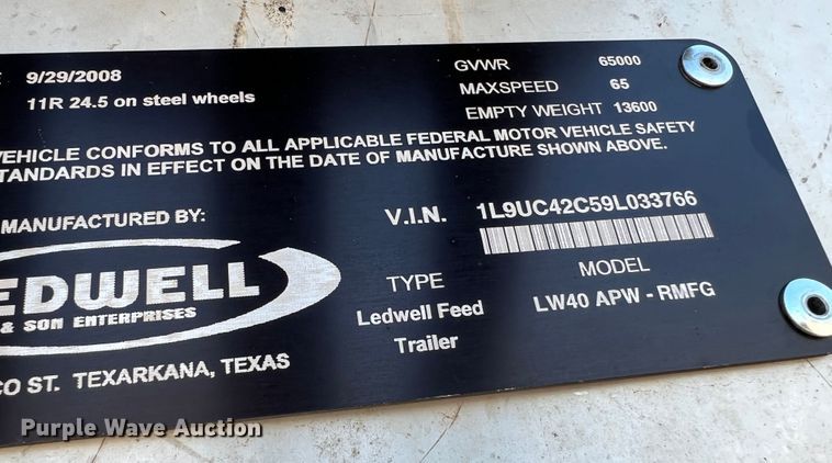 image for item DS8361 2009 Ledwell LW40APWRMFG  feed delivery trailer