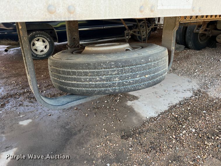 image for item DS8362 1995 Stoughton AVW-535T-S-C-AR  dry van trailer