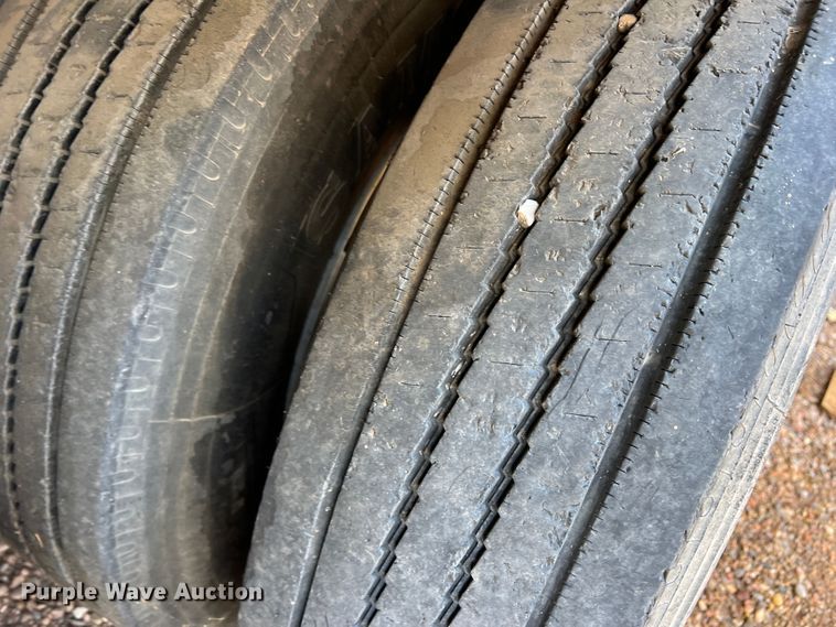 image for item DS8362 1995 Stoughton AVW-535T-S-C-AR  dry van trailer