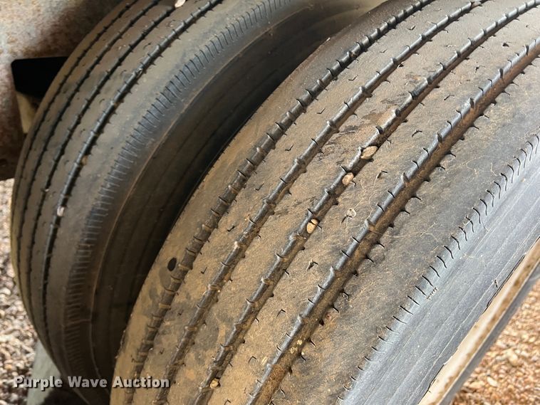 image for item DS8362 1995 Stoughton AVW-535T-S-C-AR  dry van trailer