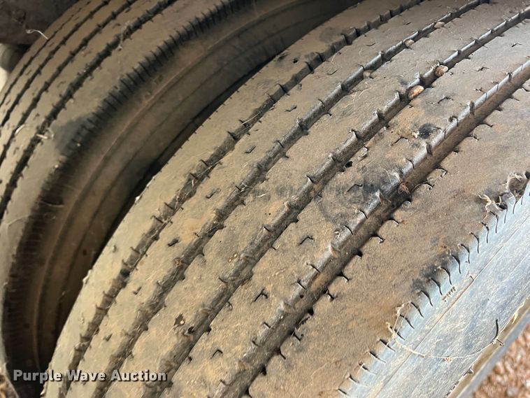 image for item DS8362 1995 Stoughton AVW-535T-S-C-AR  dry van trailer