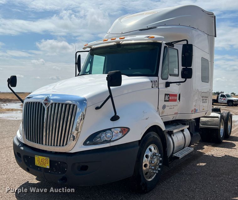 image for item DS8364 2011 International ProStar  semi truck