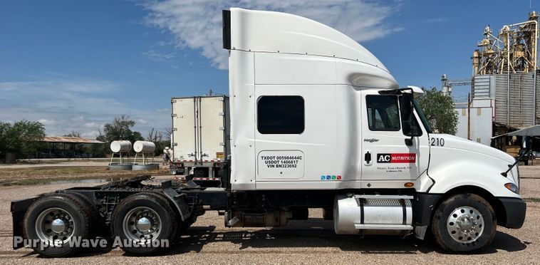 image for item DS8364 2011 International ProStar  semi truck