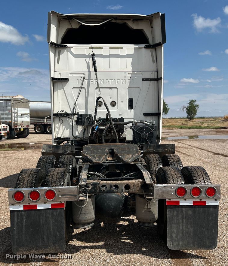 image for item DS8364 2011 International ProStar  semi truck