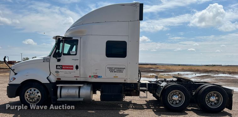 image for item DS8364 2011 International ProStar  semi truck