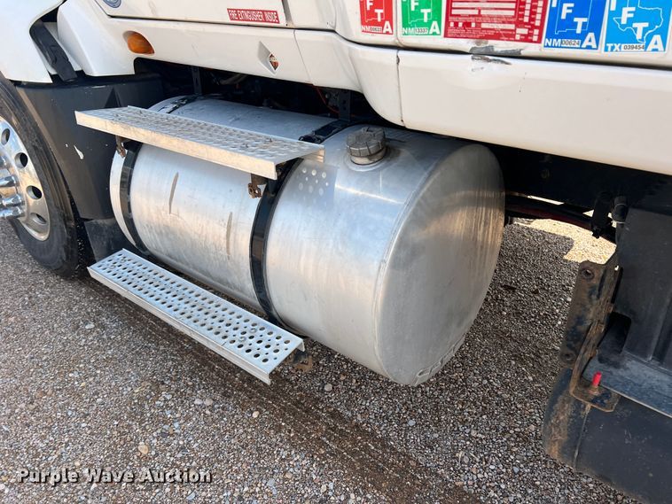 image for item DS8364 2011 International ProStar  semi truck