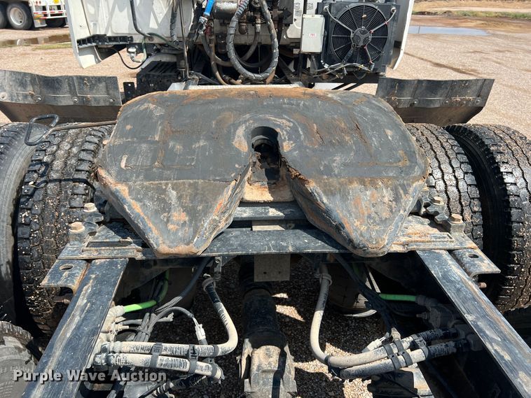 image for item DS8364 2011 International ProStar  semi truck