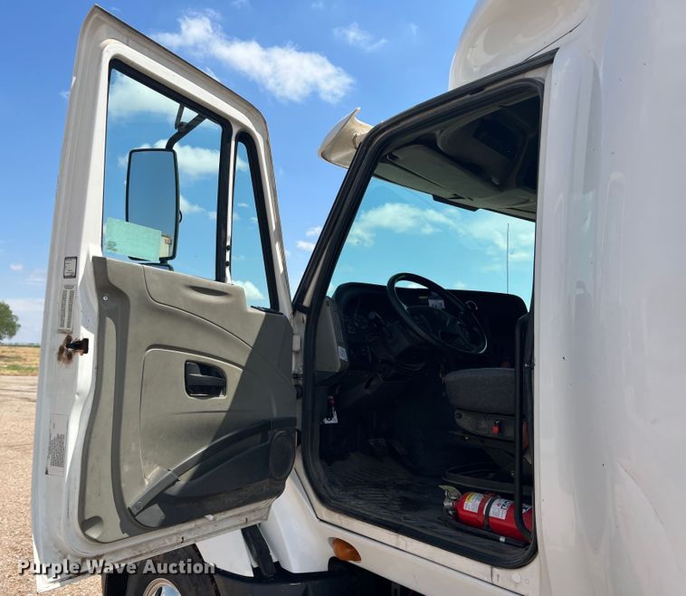 image for item DS8364 2011 International ProStar  semi truck