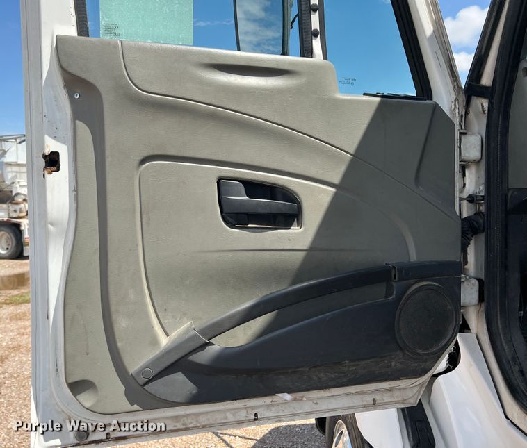 image for item DS8364 2011 International ProStar  semi truck