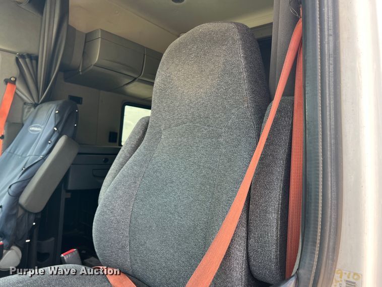 image for item DS8364 2011 International ProStar  semi truck