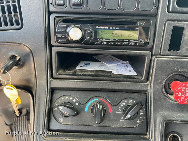 image for item DS8364 2011 International ProStar  semi truck